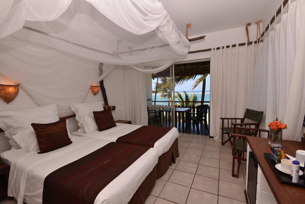 Bahari Beach Hotel Mombasa Room photo